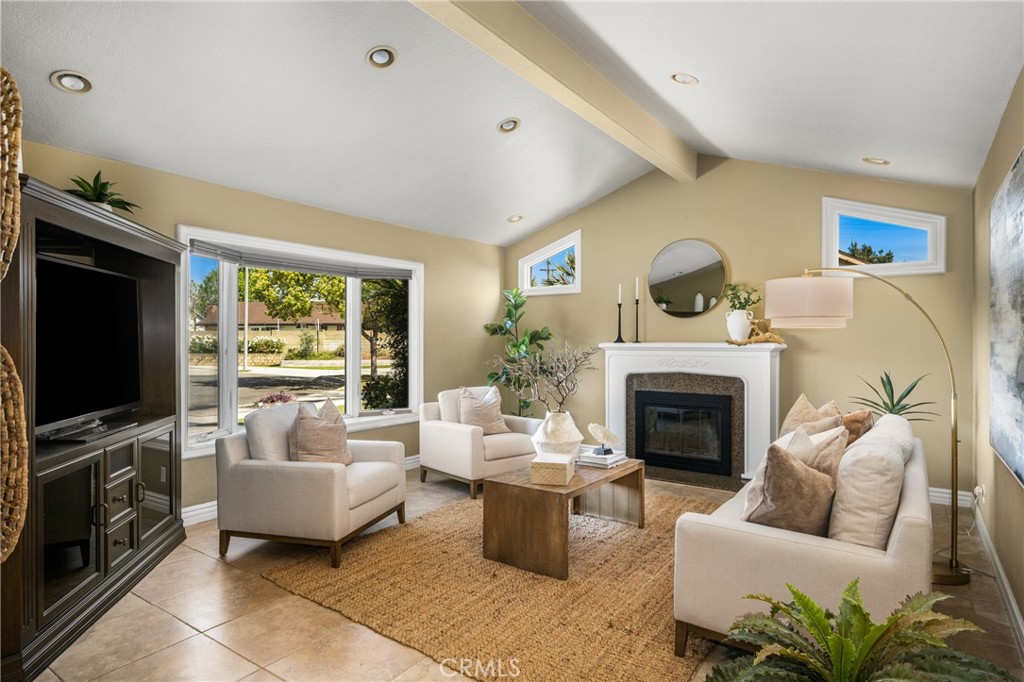 3158 N Beechwood Street