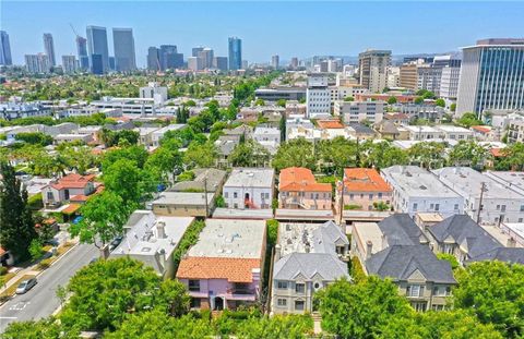 Photo of 149 South Crescent Drive Dr #149A, Beverly Hills, CA 90212 (MLS # SW26032097)