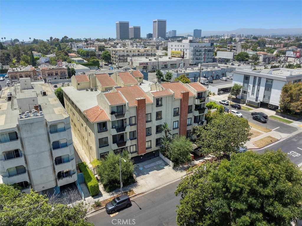 1909 Glendon Avenue 201