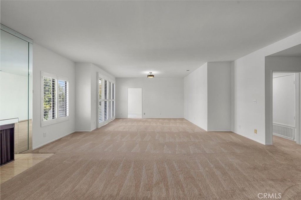 1909 Glendon Avenue 201