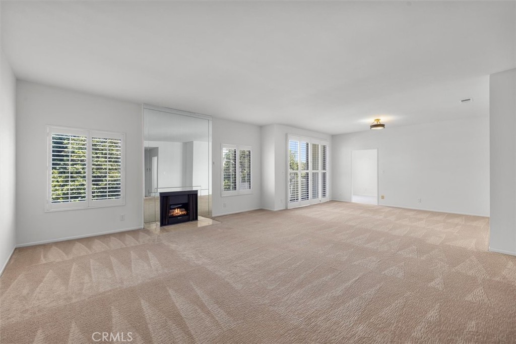 1909 Glendon Avenue 201
