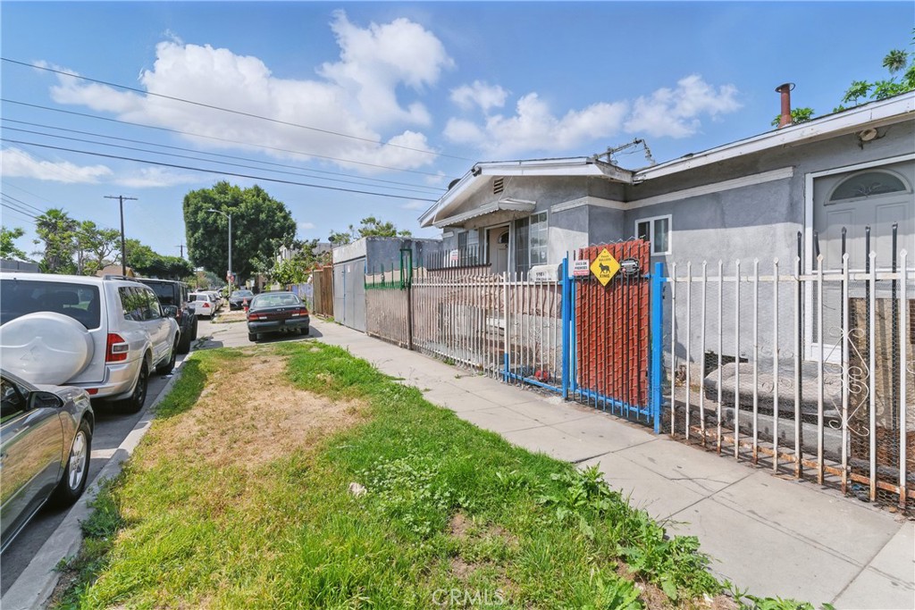 Properties 1 1500 W 59th Place