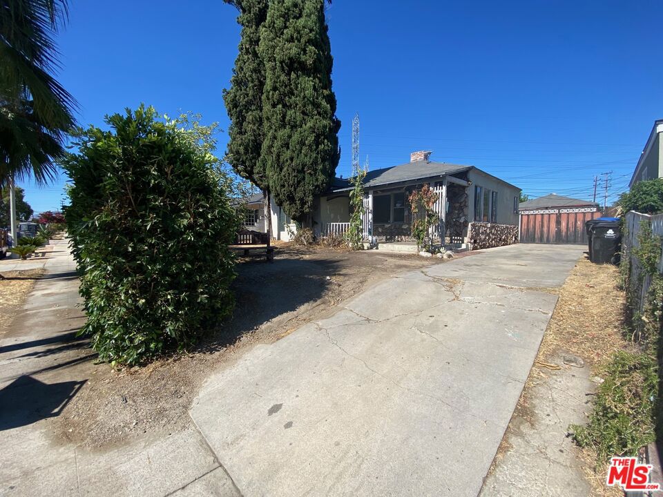 Quiet North hollywood location , house is in need of upgrade , previous owner converted detached garage to rental property without permit and added a room to it without permit , buyer may have to restore to original use or convert to ADU with permits , selling as is condition