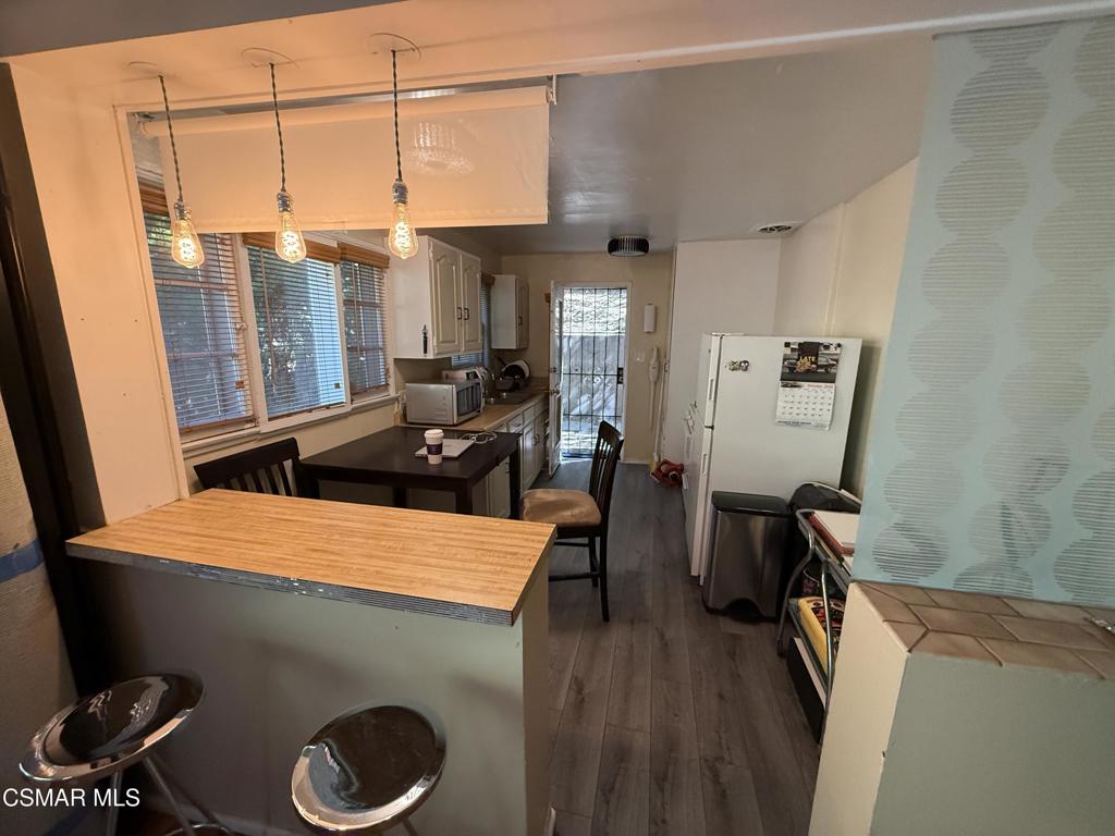 3384 Barham Boulevard