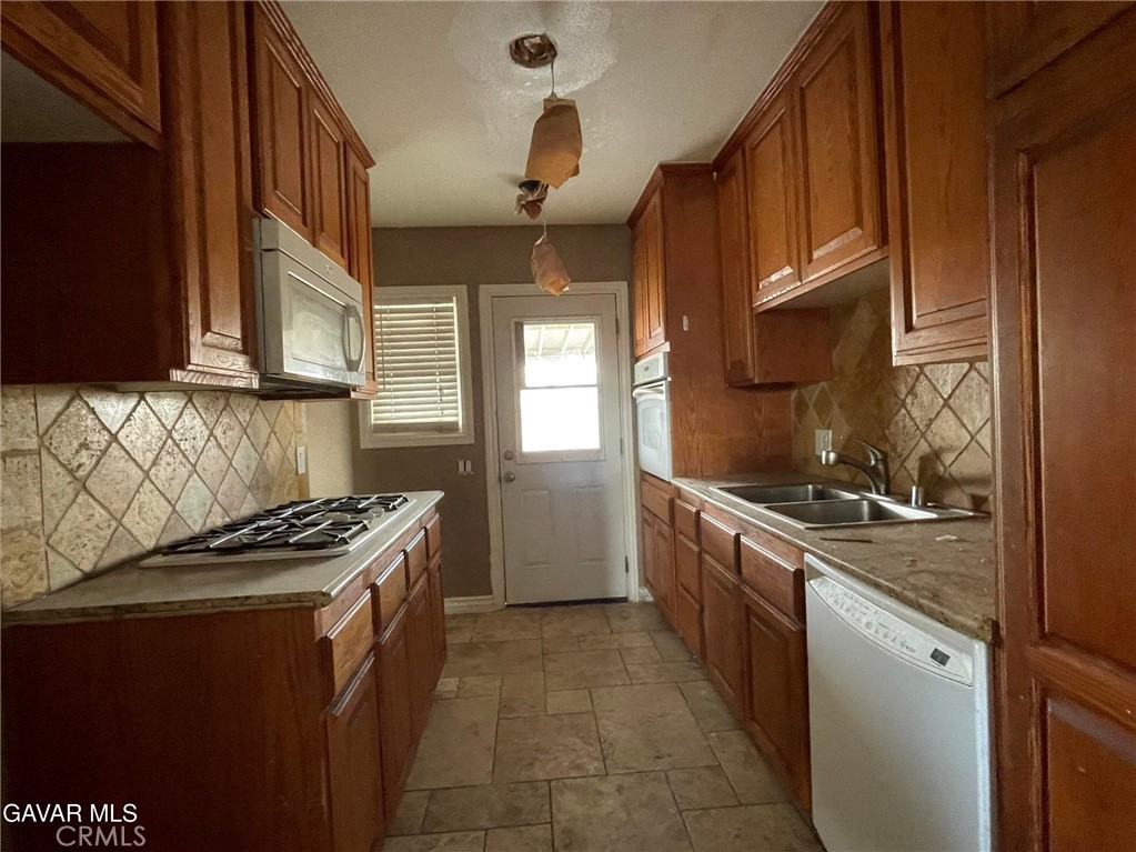 309 E Avenue J13