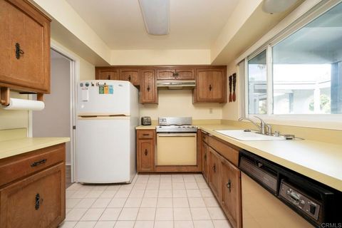 Tiny photo for 3606 Vista Rey #46, Oceanside, CA 92057 (MLS # NDP2602177)