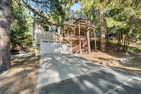 Photo of 31358 Lightfoot Way, Running Springs, CA 92382 (MLS # HD25219945)