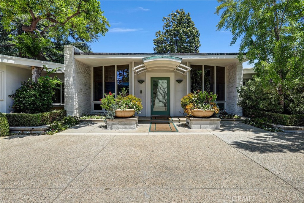 Properties 1 935 Hillcrest Place