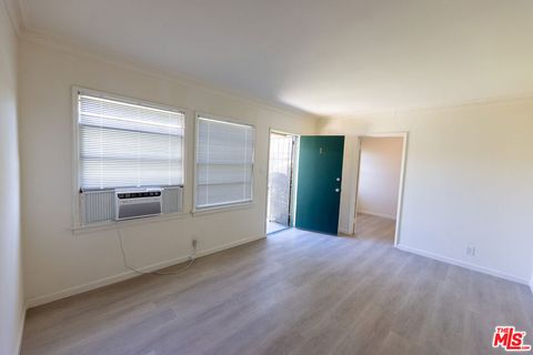 Photo of 1940 S Robertson Boulevard #1, Los Angeles, CA 90034 (MLS # 26636715)