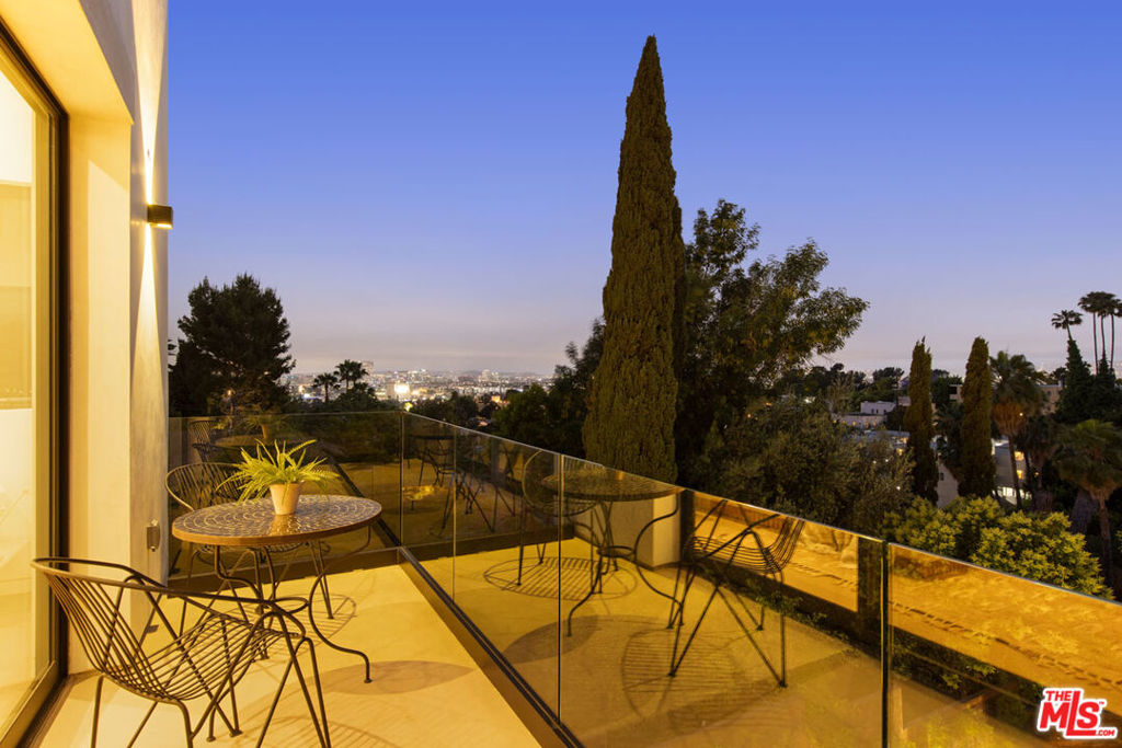Properties 3 955 Micheltorena Street