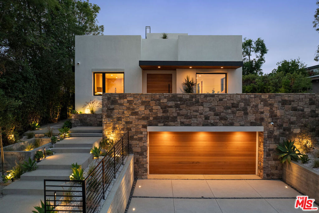 Properties 2 955 Micheltorena Street