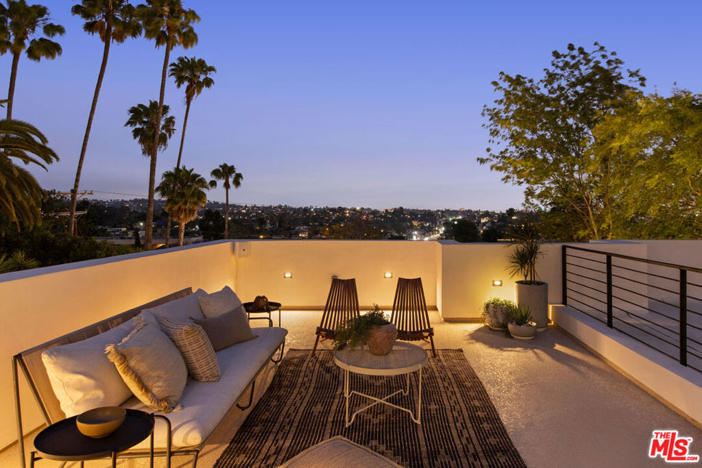 Properties 4 955 Micheltorena Street