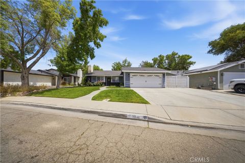 Photo of 1011 Lightcap ST, Lancaster, CA 93535 (MLS # SR26124594)