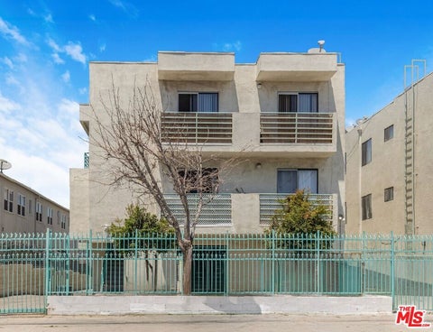 Photo of 2769 San Marino Street, Los Angeles, CA 90006 (MLS # 26871787)