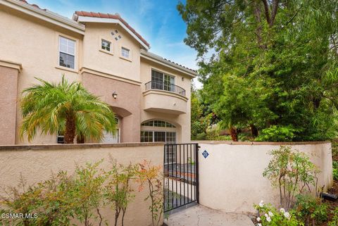 Photo of 375 Avenida De Royale, Thousand Oaks, CA 91362 (MLS # 226001102)