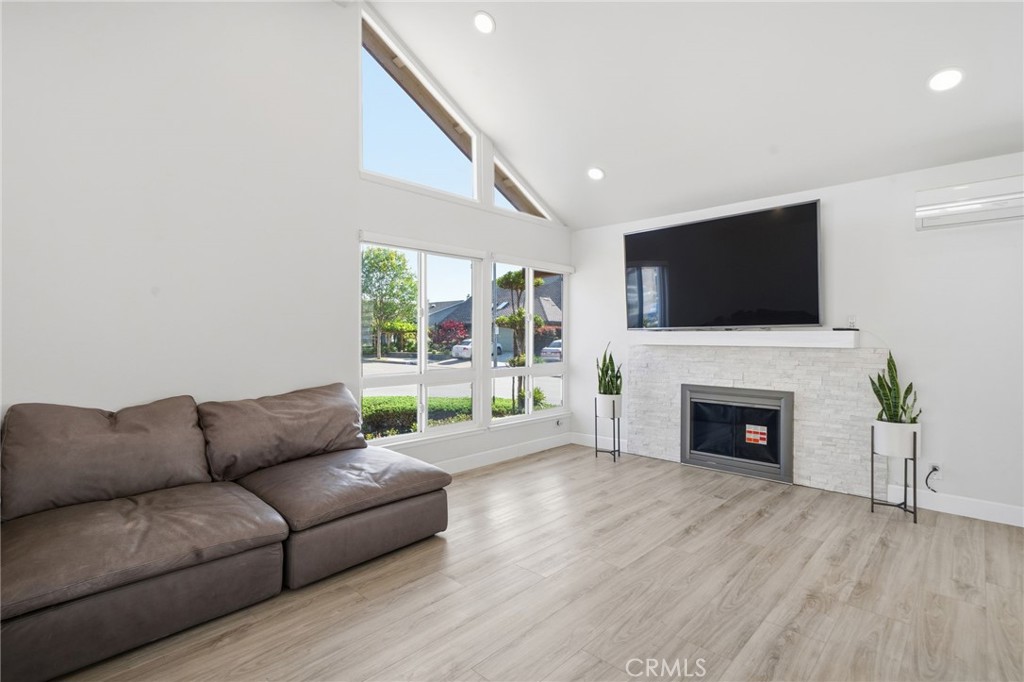 4261 LIVERMORE Place