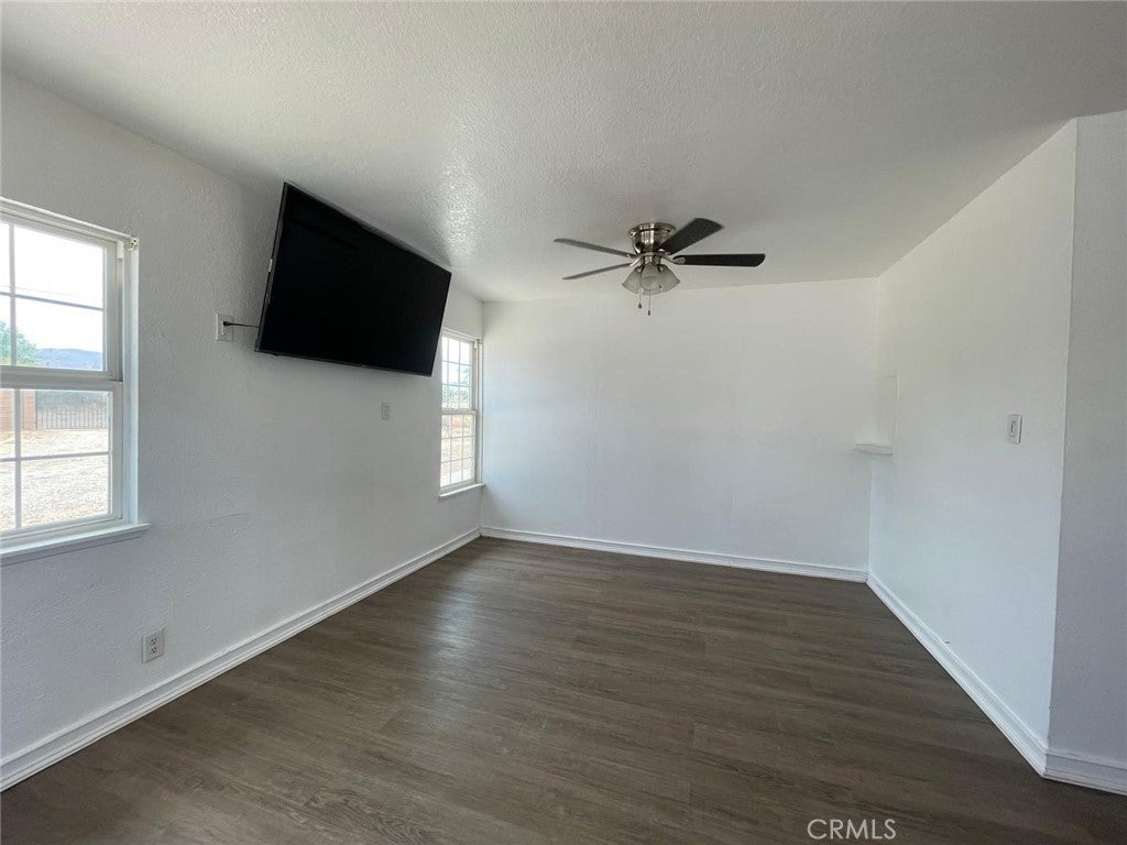 2131 W Avenue M12
