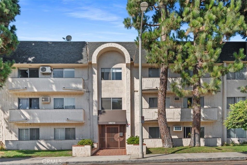 Photo of 1831 Prosser Avenue #210, Los Angeles, CA 90025 (MLS # AR25174949)