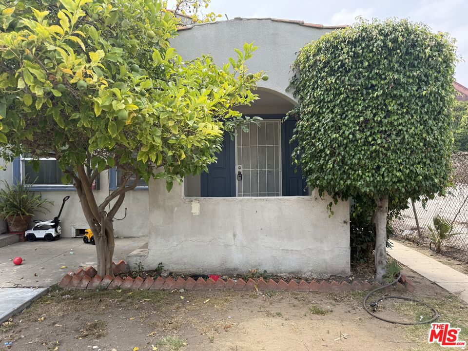 1444 W 25th St is a part of a 5-unit property. It is a duplex, sharing a wall with one other unit. With new flooring and fresh paint throughout, this spacious 2 bedroom, 1 bathroom space with a lot of storage space is conveniently located five minutes (less than a mile) from USC, in a highly sought-after Los Angeles location. Bring your furniture and refrigerator and call this place home. The property also includes one (1) on-site parking, as well as street parking. Situated near public transportation, restaurants, grocery stores and just a short distance to Exposition Park, the LA Memorial Coliseum, BMO Stadium, and the future Lucas Museum, this is an ideal spot for those who want convenient access to all that Los Angeles has to offer.