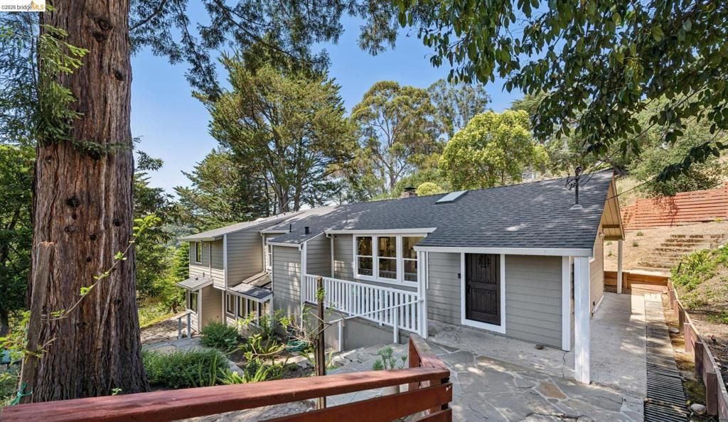 Photo of 6281 Aspinwall Rd Rd, Oakland, CA 94611 (MLS # 41136622)