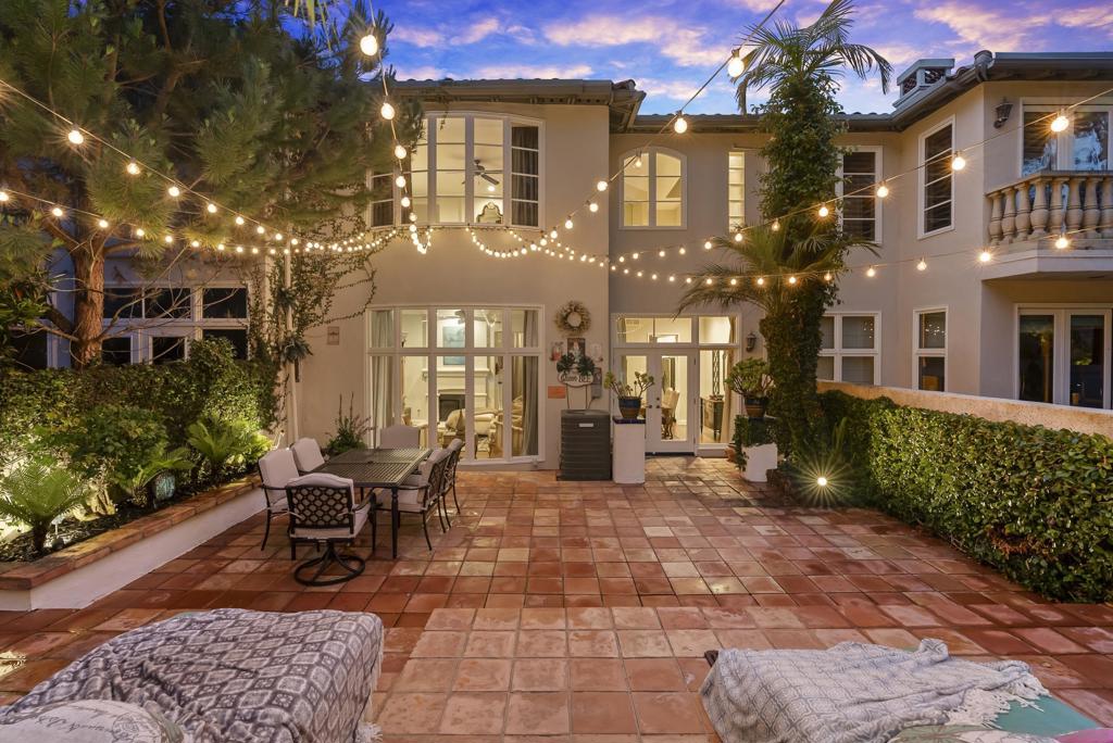 Exquisite Mediterranean home features soaring ceilings, floor to ceiling glass windows, and a large backyard entertainment space serving up our easy Southern California indoor/outdoor lifestyle. Come home to lounge on the terrace or to pamper yourself in either of the ensuite baths. Set behind community gates on the La Jolla Farms bluff for year-round enjoyment of our ocean climate. Secured behind the gate community of Blackhorse, at an exceptional value!