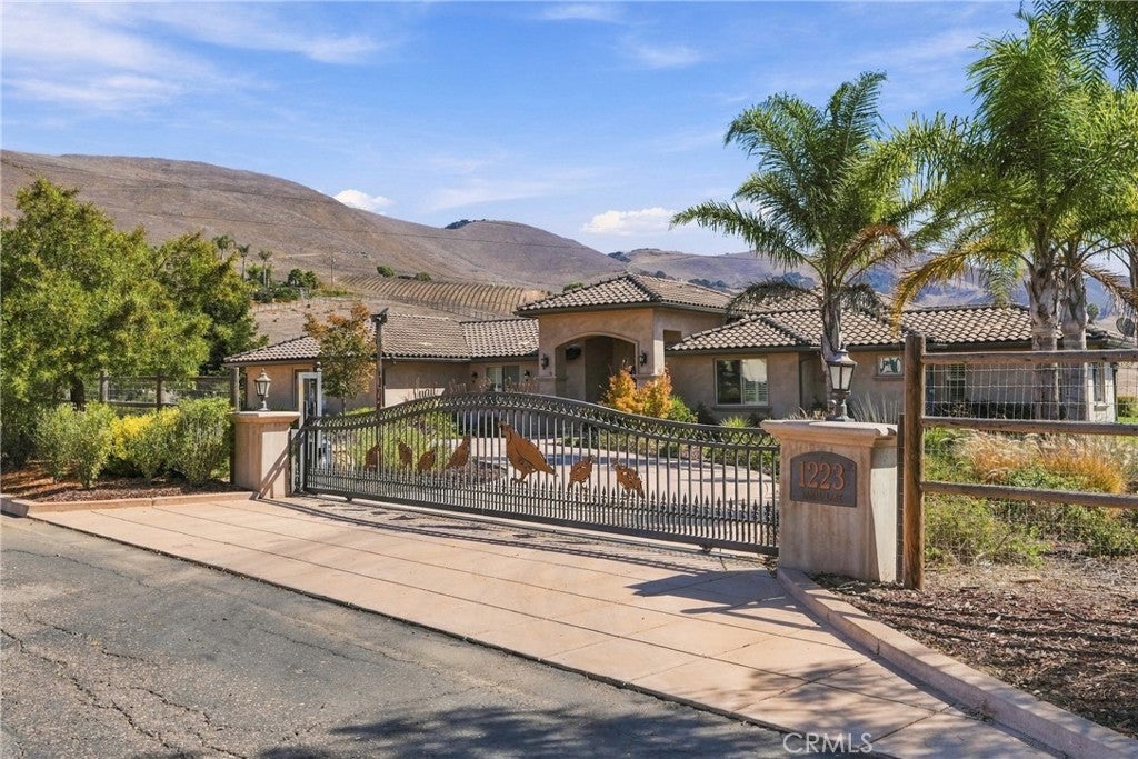 1223 Ramal Lane