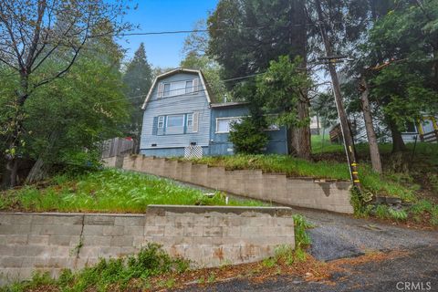 Photo of 482 Zuger Court, Crestline, CA 92325 (MLS # IG26071709)