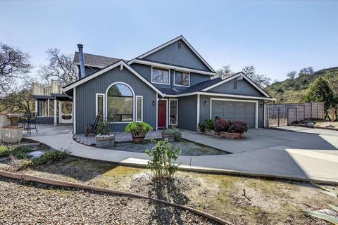 Photo of 11305 Cienega Road, Hollister, CA 95023 (MLS # ML82035064)