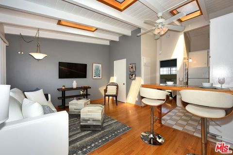 Photo of 313 Mildred Avenue #26, Venice, CA 90291 (MLS # 25589177) Photo of 313 Mildred Avenue #26, Venice, CA 90291 (MLS # 25589177)