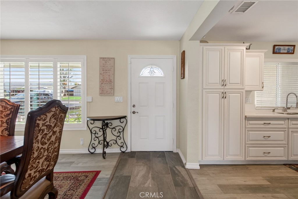 1044 Meadowview Court