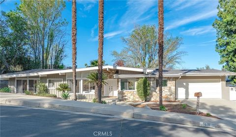 Photo of 5618 Wilhelmina Avenue, Woodland Hills, CA 91367 (MLS # SR26046237)