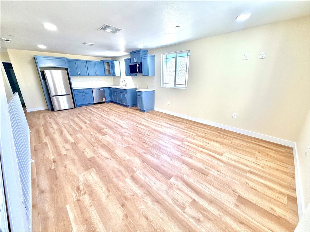 1035 S Woods