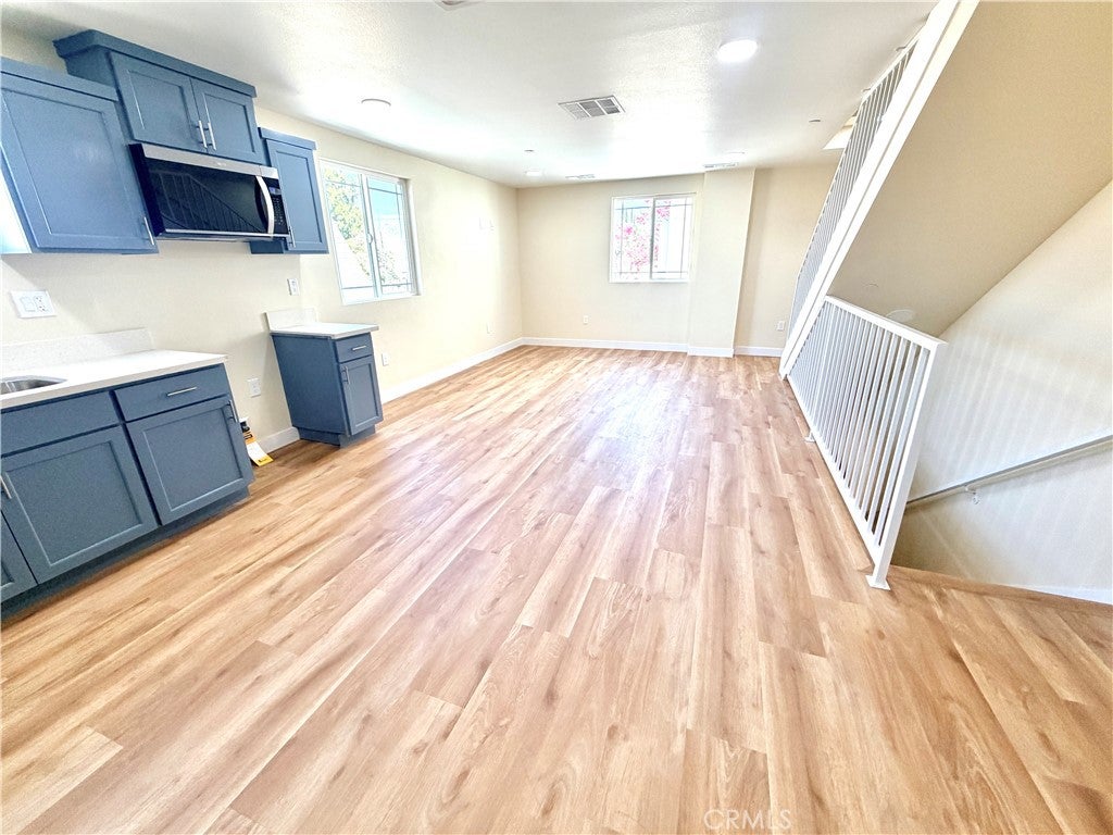 1035 S Woods