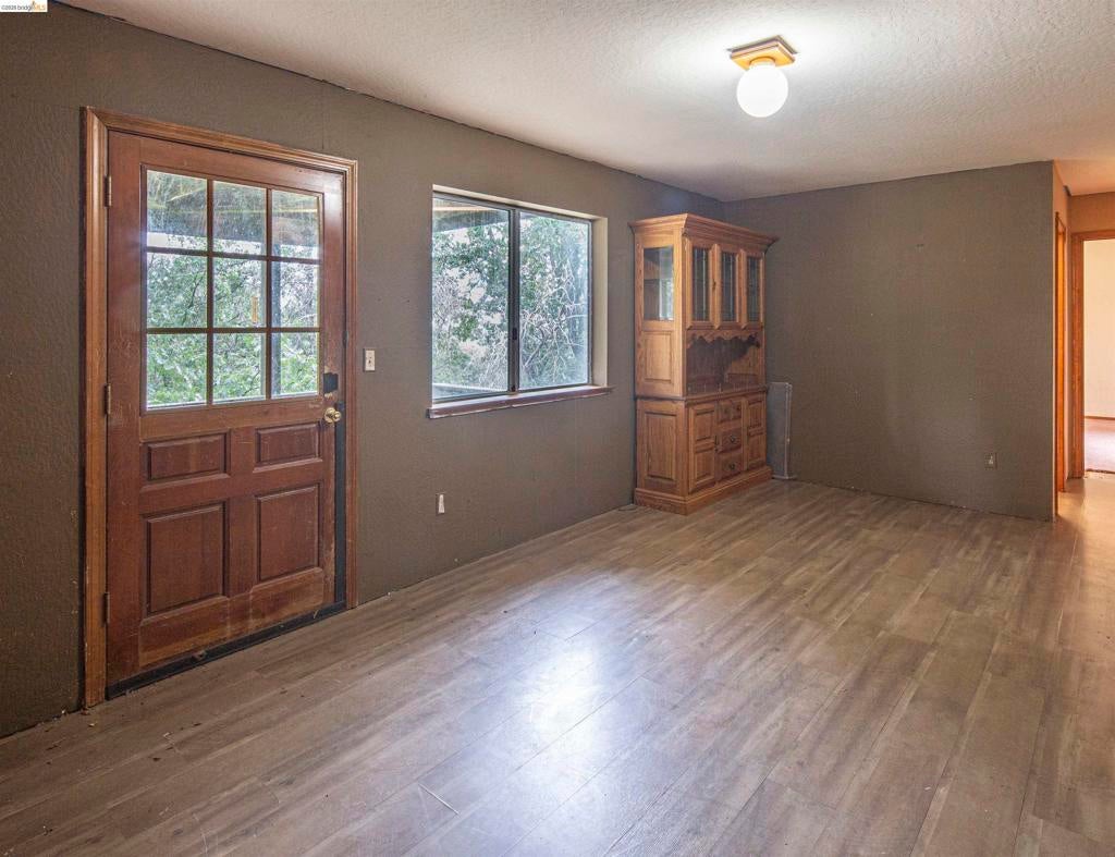 20210 Canyonview Dr