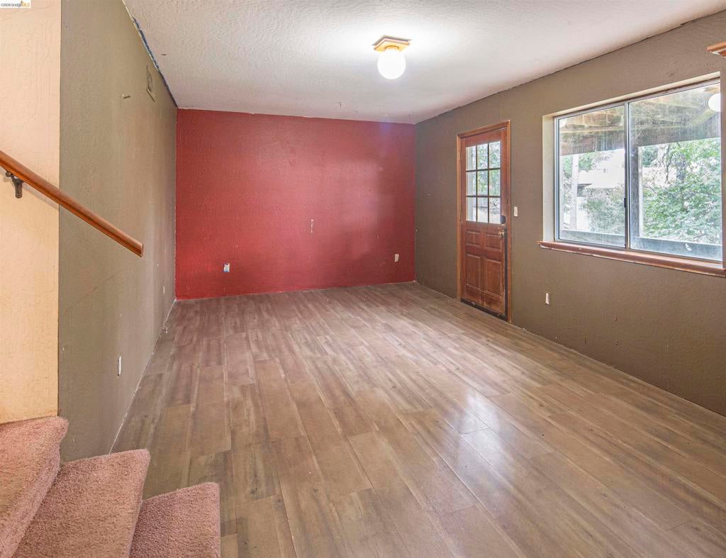 20210 Canyonview Dr