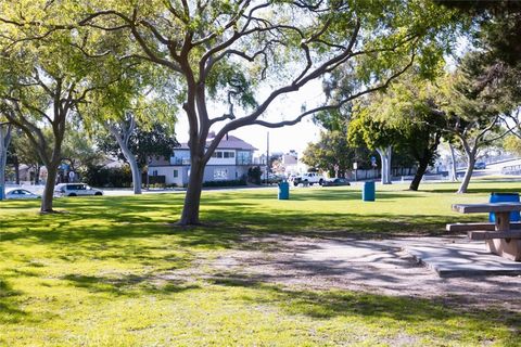 Tiny photo for 264 Ravenna, Long Beach, CA 90803 (MLS # PW26048821)