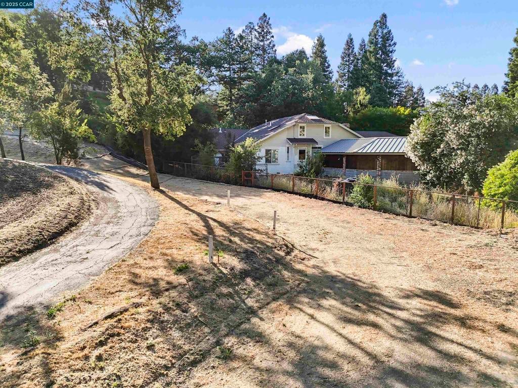 221 Dean Rd