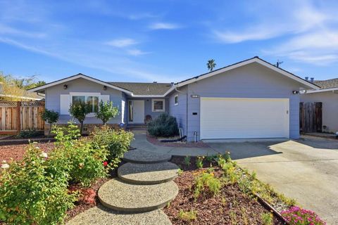 Photo of 574 Carrick Court, Sunnyvale, CA 94087 (MLS # ML82040209)