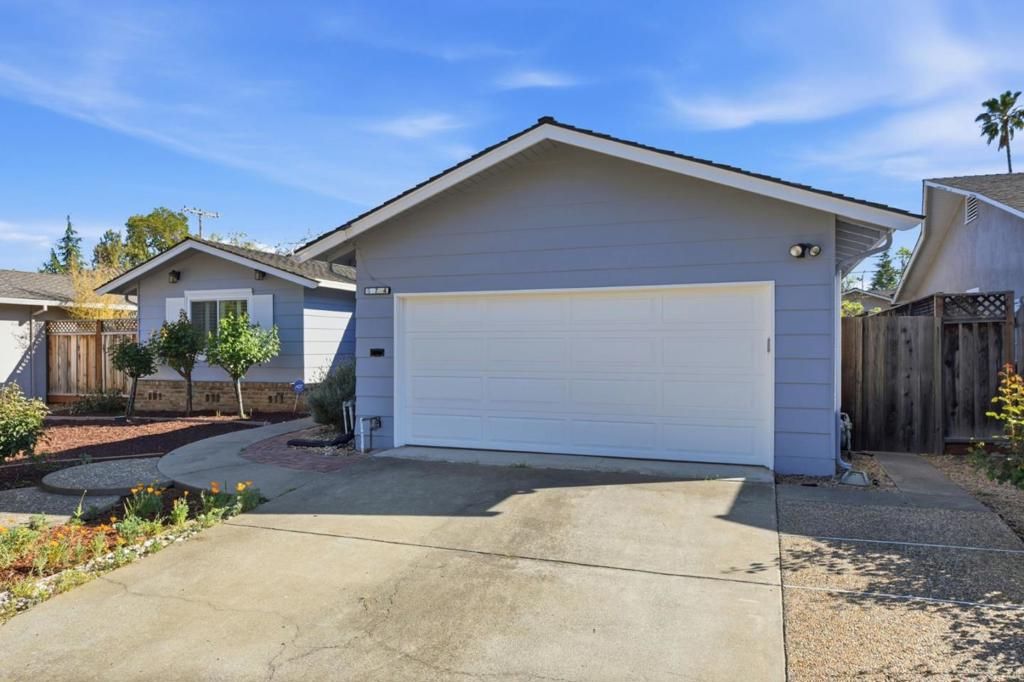 Photo of 574 Carrick Court, Sunnyvale, CA 94087 (MLS # ML82040209)
