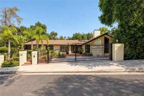 Photo of 17449 Sumiya Drive, Encino, CA 91316 (MLS # SR26212010)