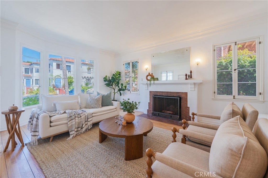 1964 Palmerston PL, Los Angeles CA 90027