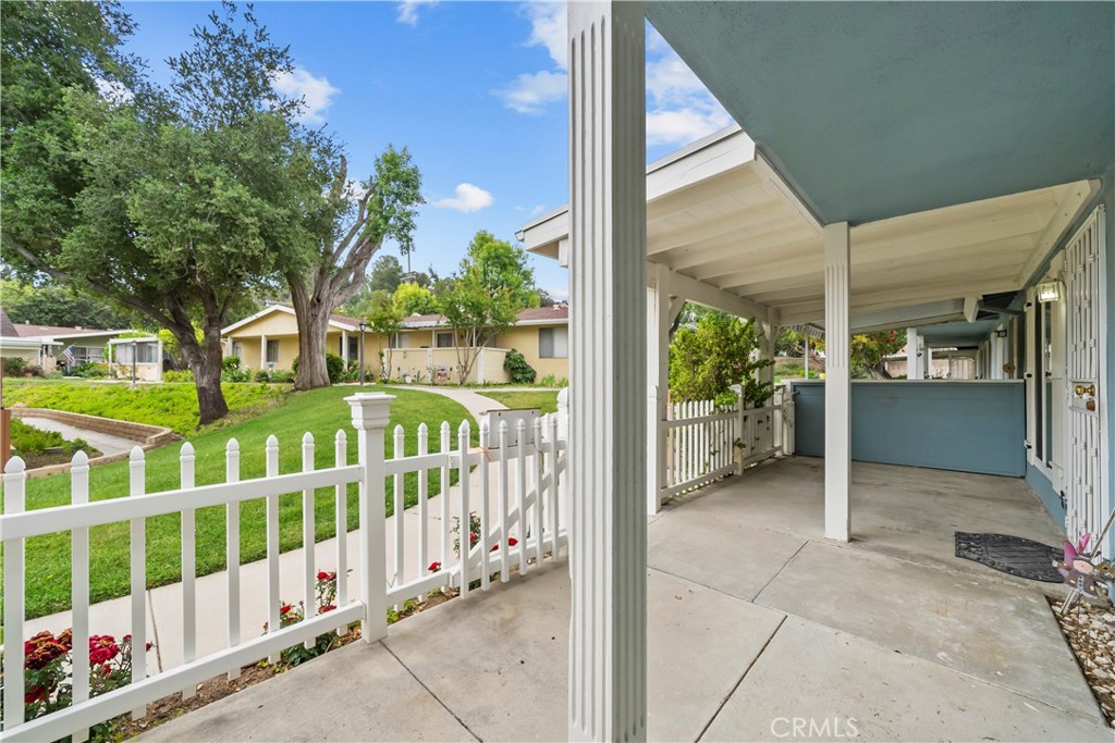 19148 Avenue Of The Oaks