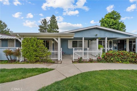 Photo of 19148 Avenue Of The Oaks, Newhall, CA 91321 (MLS # SR26088626)