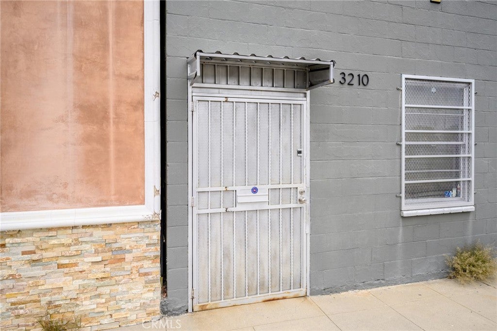 3210 N San Fernando