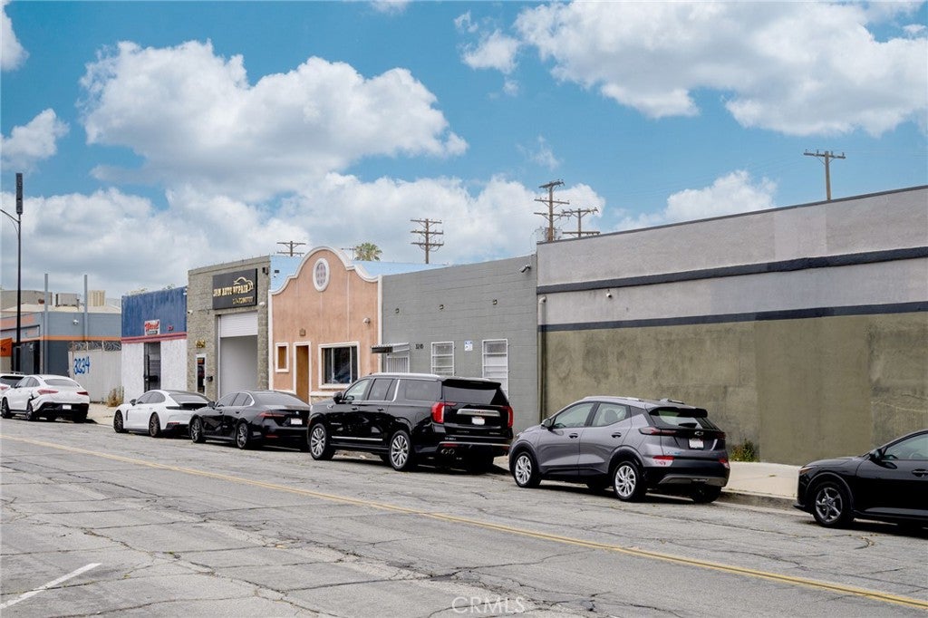 3210 N San Fernando