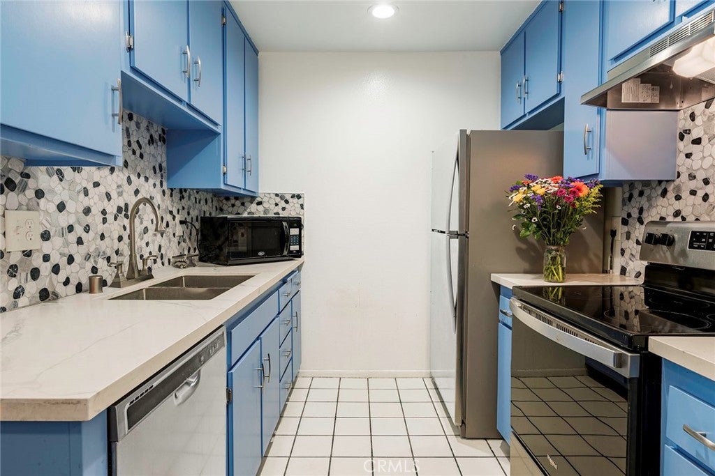 3565 Linden 208
