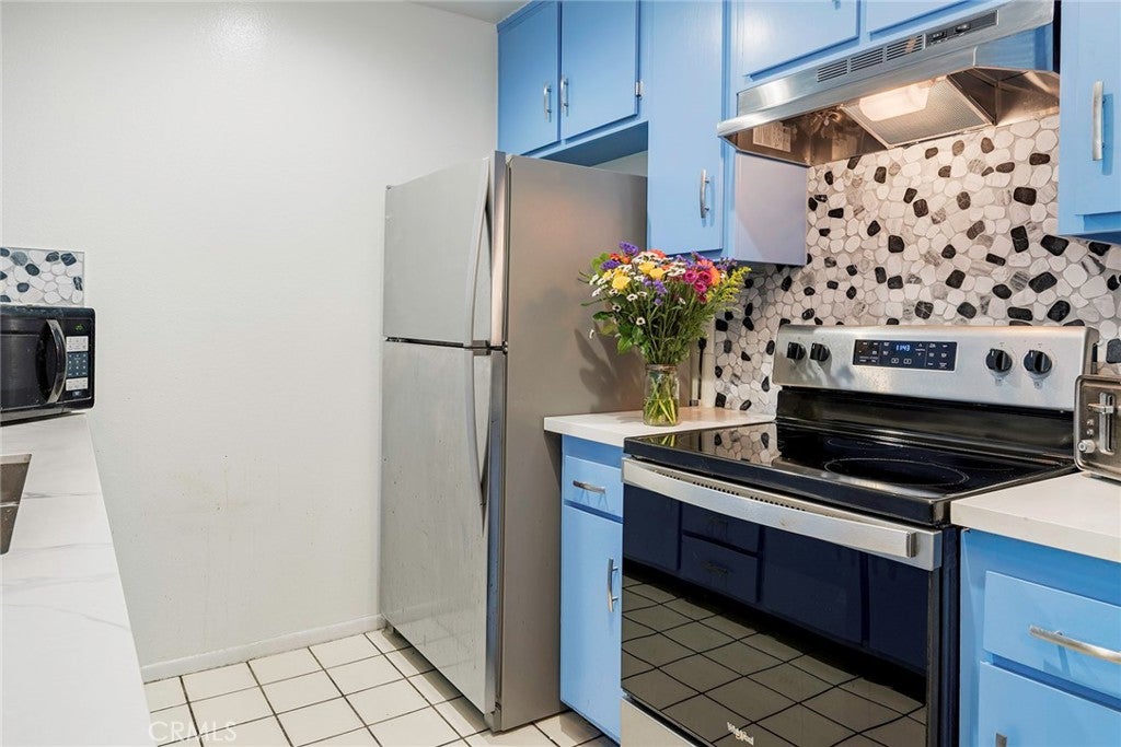 3565 Linden 208