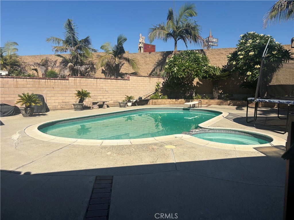 5595 E Village