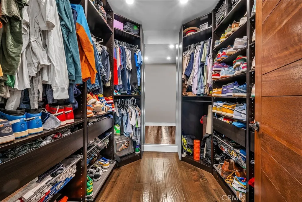 Encino, California 91316, United States, 3 Bedrooms Bedrooms, ,3 BathroomsBathrooms,Residential,Active,173600