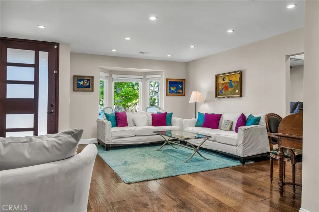 Encino, California 91316, United States, 3 Bedrooms Bedrooms, ,3 BathroomsBathrooms,Residential,Active,173600